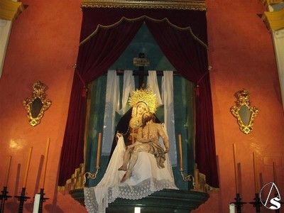 Altar mayor de la iglesia de la Vera Cruz, templo de construcción dieciochesca que vino a sustituir tras el derrumbamiento por el terremoto de Lisboa a la primitiva ermita de Vera Cruz 