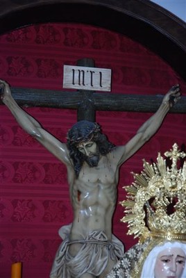 Cristo de las Misericordias, un crucificado de pasta de madera realizado en serie en la localidad catalana de Olot 