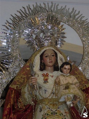 La Virgen es una imagen de gloria realizada por Manuel Pineda Calderón 