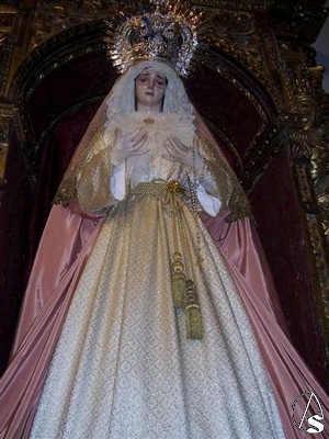 La Virgen de las Lágrimas en su altar de la iglesia de San Miguel 