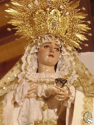 Las manos de la Virgen fueron realizadas por Luis Álvarez Duarte y sustituyeron a otras realizadas en 1967 por Francisco Buiza 