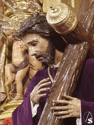  La imagen de Jesús Nazareno esta tallado en cabeza, pies y manos por el escultor Marcos Cabrera en 1597