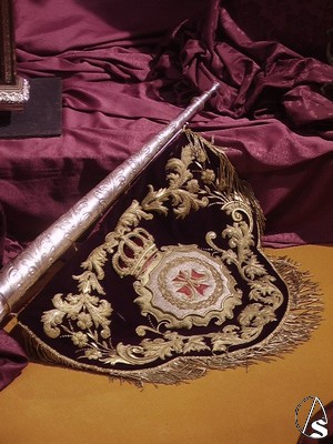 Paño de bocina bordado con el escudo de la corporación 