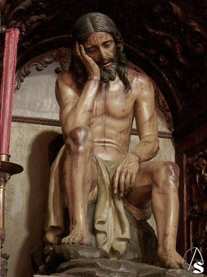 El Cristo de la Humildad en su altar de la Iglesia de la Asunción 