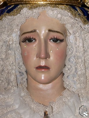 Primer plano del rostro de la Virgen de los Dolores 
