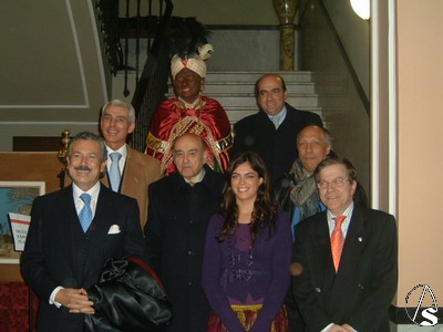  El Heraldo acompaado por los Reyes Magos, la Estrella, el presidente y otros directivos del Ateneo 