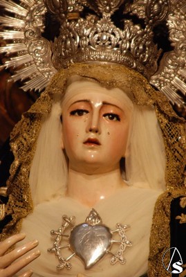 La Virgen de los Dolores es una imagen realizada en 1696 por el escultor José Felipe Duque Cornejo y encarnada por Francisca Roldán 
