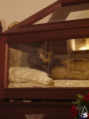  La cabeza del Cristo Yacente es del siglo XVII colocada sobre un nuevo cuerpo de Gabriel Cuadrado