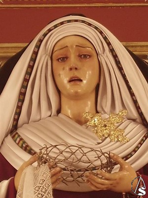 La Virgen del Dulce Nombre fue bendecida en un principio bajo la advocación de los Dolores 