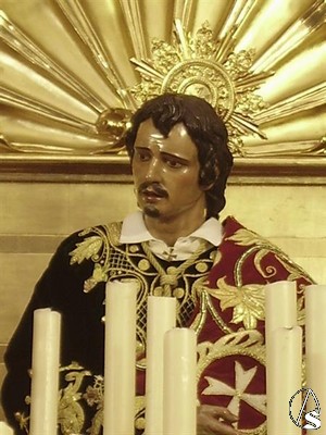 La imagen de San Juan Evangelista es obra de Manuel Pineda Calderón realizado en 1954 