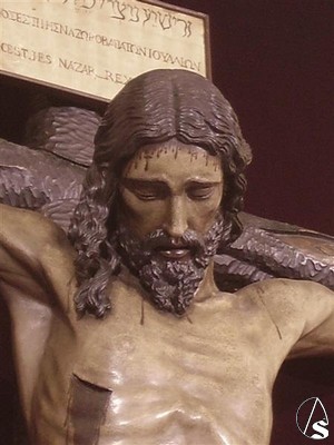 El Santísimo Cristo del Amor es obra de Antonio Gragea, aunque experimentó una importante transformación tras la intervención de Manuel Pineda Calderón 