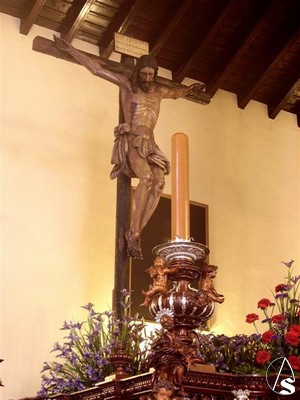 El Cristo del Amor montado en su paso días antes de su salida procesional el Jueves Santo