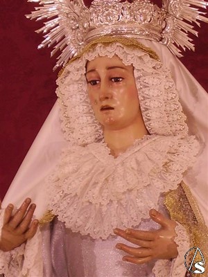 Desde finales del siglo XIX acompañaba el paso de la Virgen en sus respectivas procesiones cuaresmales a otras hermandades de la localidad, pero sin que en ningún momento formara parte de ninguna de estas cofradías 