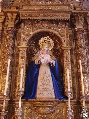 ... y retablo de la Virgen de los Dolores 