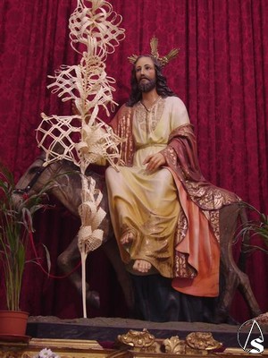 La imagen de Jesús en su entrada en Jerusalen es una imagen de serie realizada en los talleres catalanes de Olot 