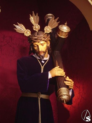 Nuestro Padre Jesús del Gran Poder es obra del escultor sevillano Antonio Illanes, quien lo realizó en 1938 