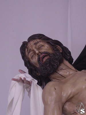 Rostro del Cristo de la Buena Muerte, en el que se aprecian los rasgos caracteristicos del resto de imgenes realizadas por el mismo autor 