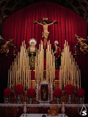 Altar de cultos en honor al Santisimo Cristo de la Salud 