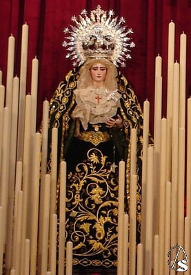 Nuestra Señora de la Antigua en el altar de cultos 