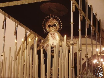 La Virgen de los Dolores en su paso de palio horas antes de su salida procesional el Sabado de Pasión 
