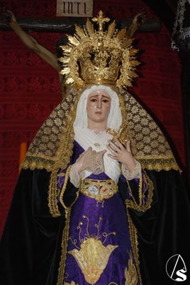 La corona y el puñal de la Virgen salieron de los talleres sevillanos de Manuel de los Ríos 