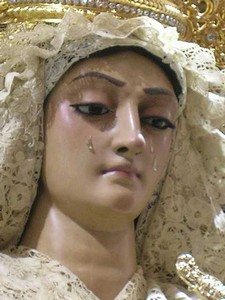 Bello rostro de Nuestra Señora de los Dolores en su Soledad 