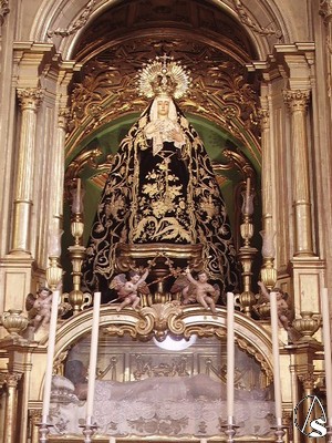 Altar Mayor de la Ermita de la Soledad con las imágenes titulares de esta hermandad 