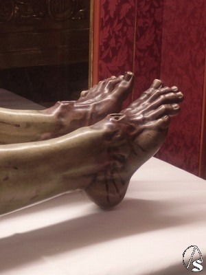 Detalle de los pies del Stmo. Cristo Yacente  