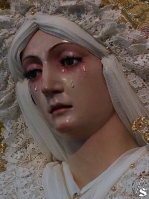 La Virgen de la Victoria es una dolorosa de candelero de autor desconocido cuyas características iconográficas la acercan a las empleadas durante la primera mitad del siglo XVIII