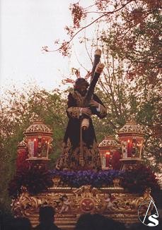 El paso del Señor fue realizado en 1980 por Antonio Díaz es de estilo barroco en madera dorada y sobre la canastilla se ubican cuatro arcángeles pasionarios del siglo XVIII 