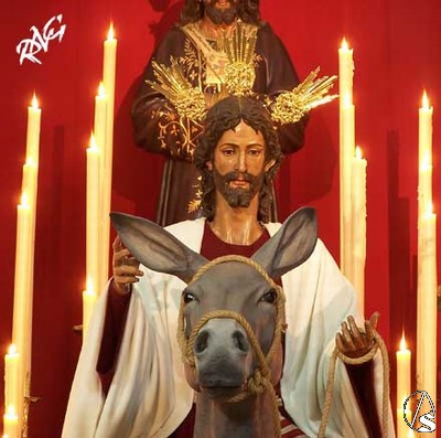 La actual imagen de Jesús a lomos de la pollina sustituyó a la anterior de Olot y que conserva la hdad. en la ermita de San José 