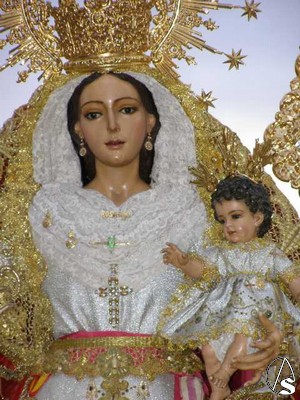 Barrio Len: Restaurada la rfaga de la Virgen