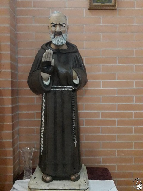 Provincia. Bendición de imagen del Padre Pío en Iglesia de Santa María de  Fuente del Rey (Dos Hermanas)