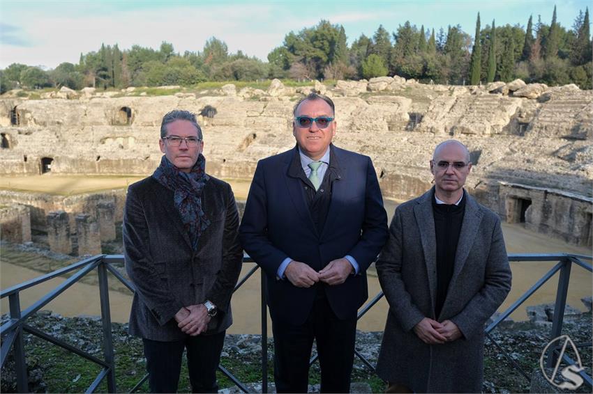 Visita_graderio_sur_Italica_Arturo_Bernal